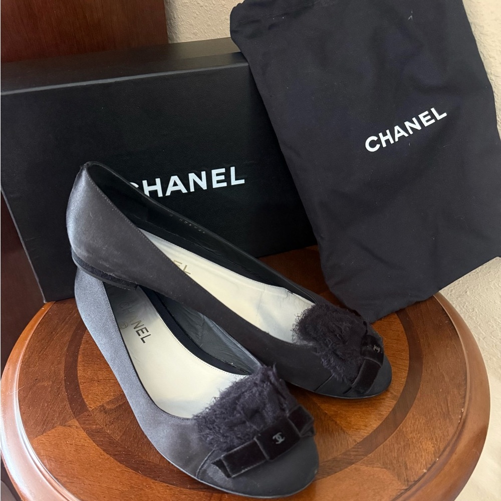 Chanel Black Satin Flats with Velvet Bow CC logo / BOX & Dustbag